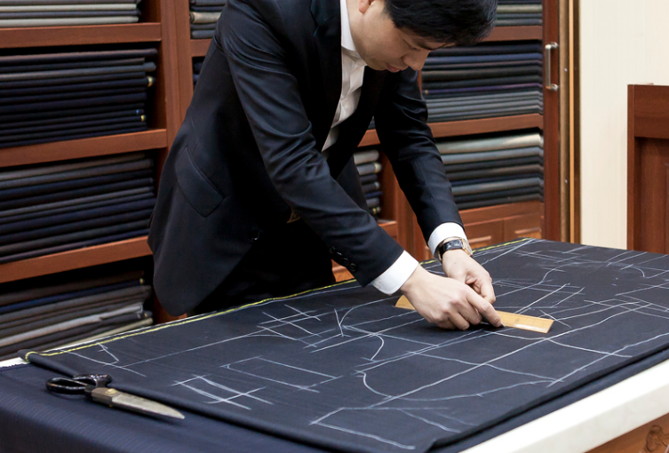 成都職業(yè)裝:量身定制工作服
